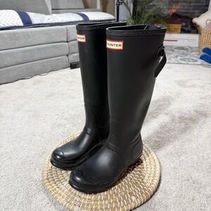 Hunter Women’s Original Tall Back Adjustable Wellington Rain Boots in Black 6